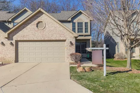 821 Kimberly Ln, Crystal Lake, IL 60014