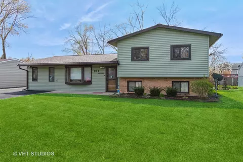 164 Oxford Rd, Bolingbrook, IL 60440