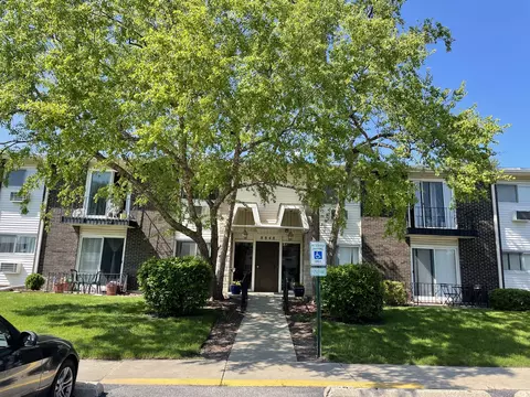 8848 Kenneth Dr #2D, Des Plaines, IL 60016