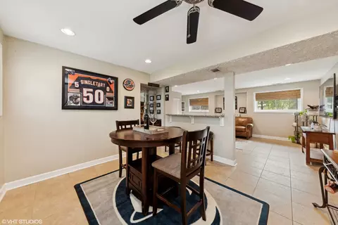 466 Dee Ln, Roselle, IL 60172 photo 14