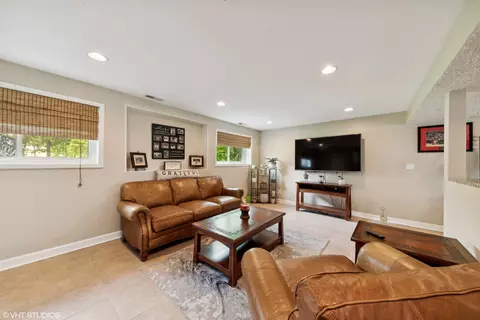 466 Dee Ln, Roselle, IL 60172 photo 11