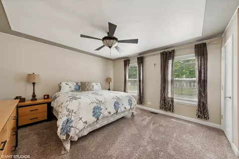 466 Dee Ln, Roselle, IL 60172 photo 15