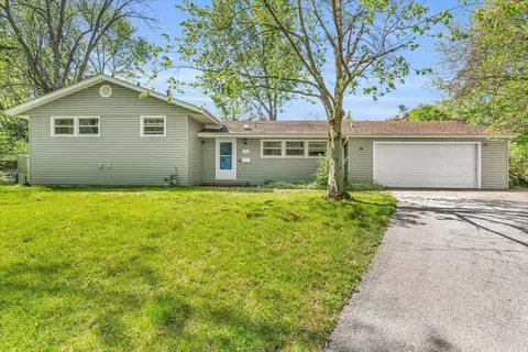 8 Shuman Cir, Urbana, IL 61801