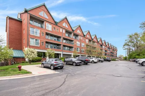 1111 Burlington Ave #404, Lisle, IL 60532