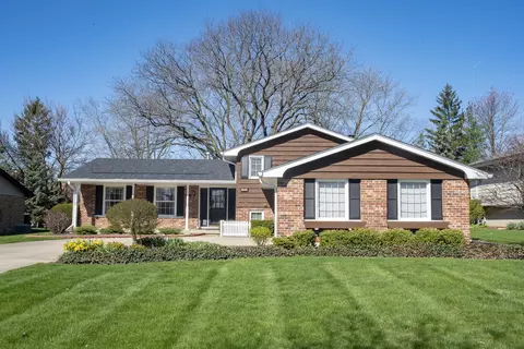 7616 Rohrer Dr, Downers Grove, IL 60516