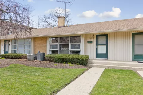 920 N Milwaukee Ave #E, Libertyville, IL 60048