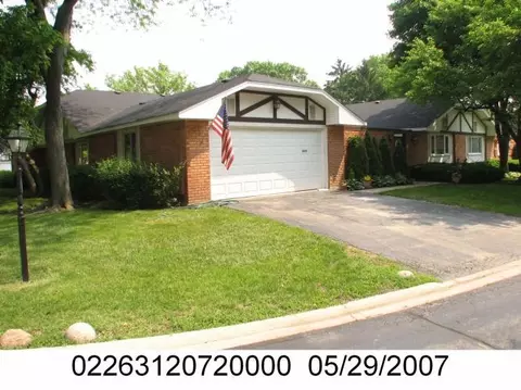 8 Oxford St #8, Rolling Meadows, IL 60008