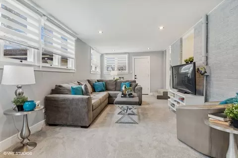 Living - 329 Eaker Pl, Des Plaines, IL 60016 photo 4 of 7