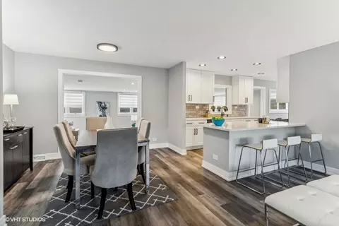 Dining - 329 Eaker Pl, Des Plaines, IL 60016 photo 3 of 3