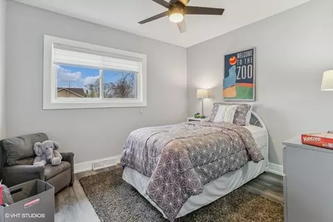 Bedroom - 329 Eaker Pl, Des Plaines, IL 60016 photo 3 of 3