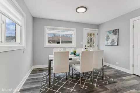 Dining - 329 Eaker Pl, Des Plaines, IL 60016 photo 1 of 3