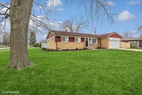 Exterior - 329 Eaker Pl, Des Plaines, IL 60016 photo 2 of 2