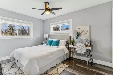 Bedroom - 329 Eaker Pl, Des Plaines, IL 60016 photo 2 of 3