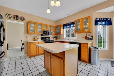 Kitchen - 1225 Ardmore Dr, Cary, IL 60013 photo 3 of 4