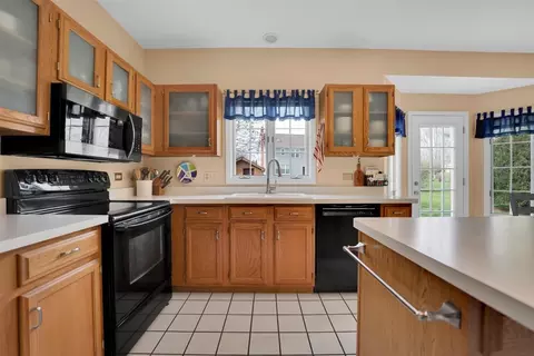 Kitchen - 1225 Ardmore Dr, Cary, IL 60013 photo 2 of 4
