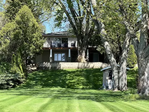 1521 Lake Holiday Dr, Lake Holiday, IL 60548