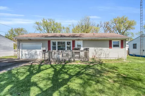 1115 Eastview Dr, Paxton, IL 60957