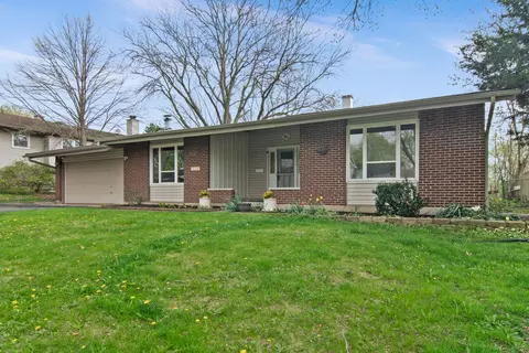 6033 Ridgeway Dr, Woodridge, IL 60517