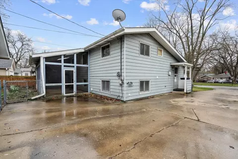 Exterior - 210 E Benton St, Oswego, IL 60543 photo 4 of 5
