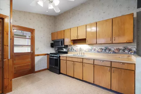 Kitchen - 210 E Benton St, Oswego, IL 60543 photo 2 of 3