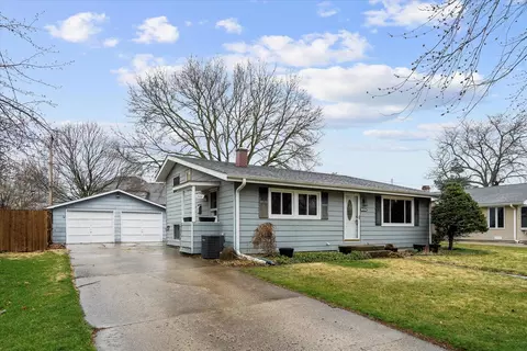 210 E Benton St, Oswego, IL 60543