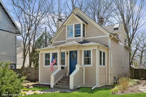 1407 Elmwood Ave, Wilmette, IL 60091