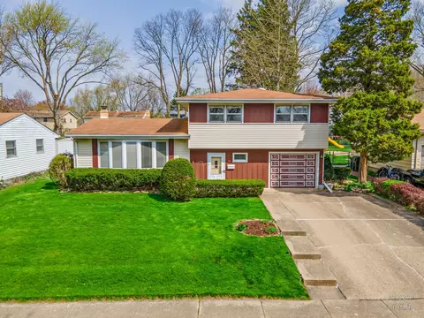 60 W James Way, Cary, IL 60013