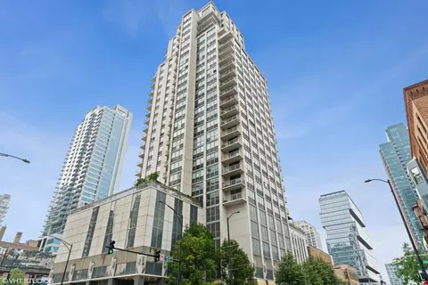 200 W Grand Ave #704, Chicago, IL 60654