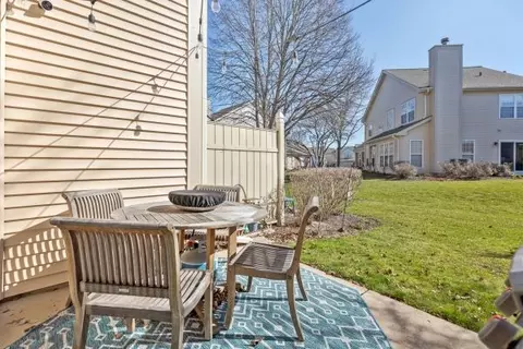 Exterior - 877 Dandridge Ct, Elgin, IL 60120 photo 3 of 7