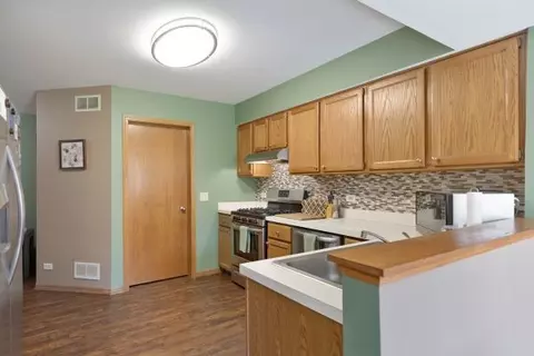 Kitchen - 877 Dandridge Ct, Elgin, IL 60120 photo 2 of 2