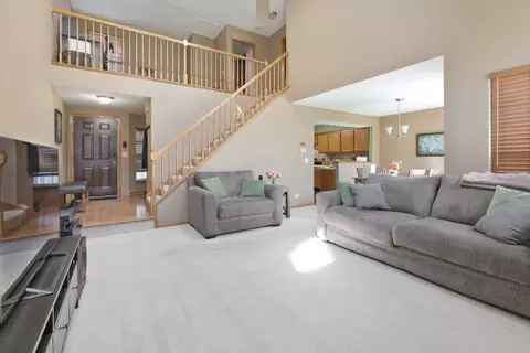 Living - 877 Dandridge Ct, Elgin, IL 60120 photo 2 of 3