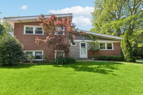 305 Wilshire Dr W, Wilmette, IL 60091