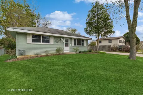 1808 Maplewood Dr, Lindenhurst, IL 60046
