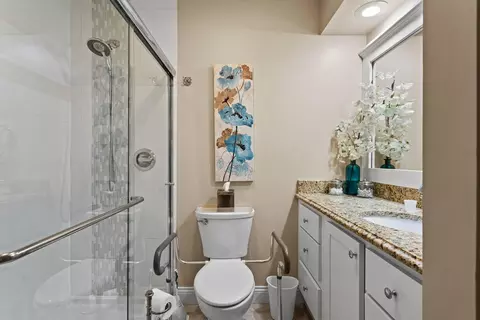 Bath - 2110 Mayfair Rd, Champaign, IL 61821 photo 3 of 3
