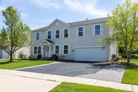 321 Century Dr, Hampshire, IL 60140