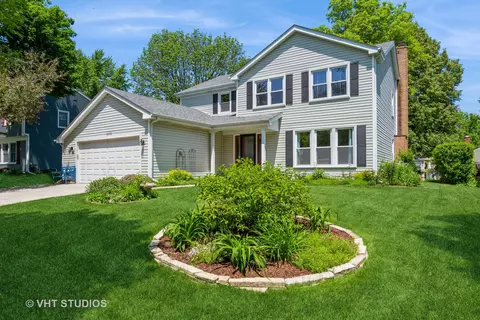 2272 Pontiac Cir, Naperville, IL 60565