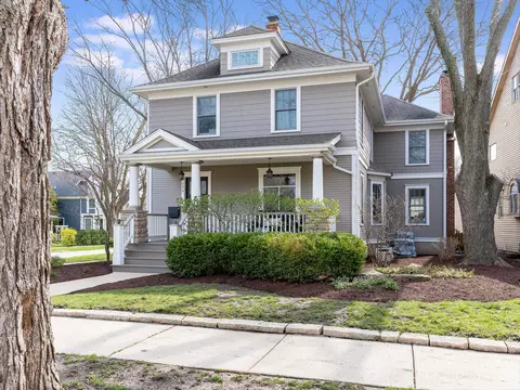 134 N West St, Naperville, IL 60540