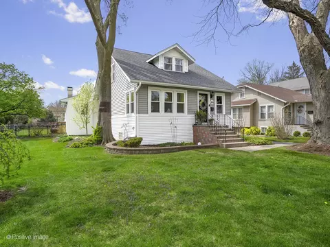 534 S Princeton Ave, Villa Park, IL 60181