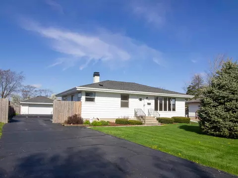 813 Sheila Dr, Joliet, IL 60435