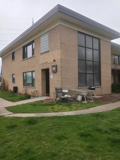 28 King Arthur Ct #11, Northlake, IL 60164