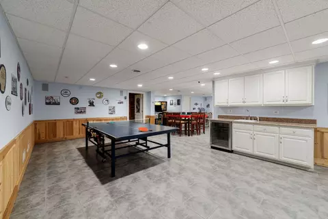 Living - 950 Tara Ct, Wheaton, IL 60189 photo 13 of 14