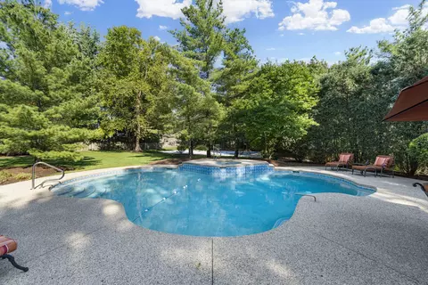 Exterior - 950 Tara Ct, Wheaton, IL 60189 photo 8 of 16