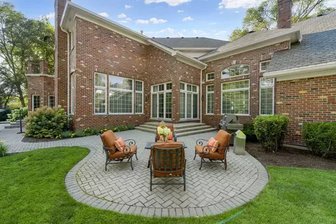 Exterior - 950 Tara Ct, Wheaton, IL 60189 photo 11 of 16