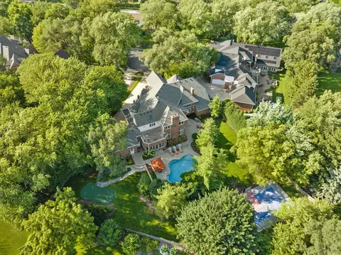 View/Area - 950 Tara Ct, Wheaton, IL 60189 photo 1 of 8