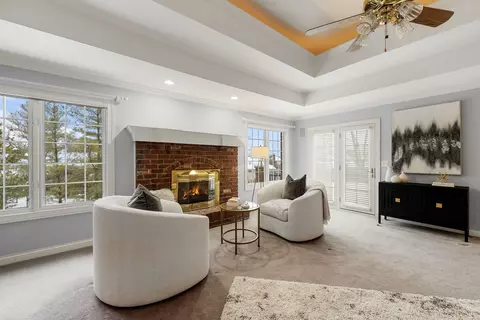 Living - 950 Tara Ct, Wheaton, IL 60189 photo 8 of 14