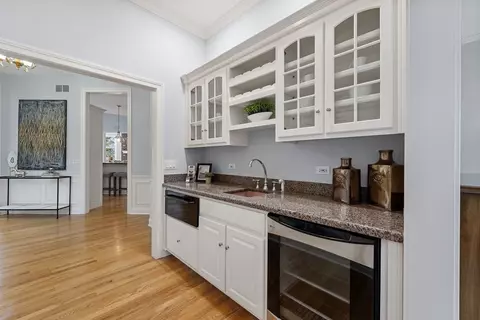 Kitchen - 950 Tara Ct, Wheaton, IL 60189 photo 1 of 3