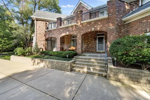Exterior - 950 Tara Ct, Wheaton, IL 60189 photo 2 of 16