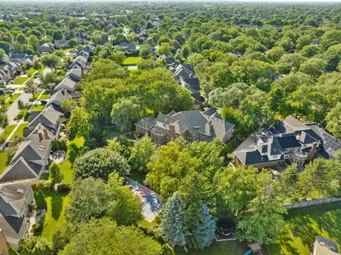 View/Area - 950 Tara Ct, Wheaton, IL 60189 photo 5 of 8