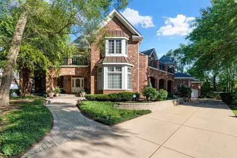 Exterior - 950 Tara Ct, Wheaton, IL 60189 photo 15 of 16