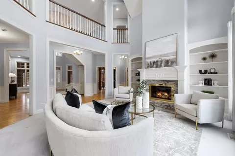 Living - 950 Tara Ct, Wheaton, IL 60189 photo 3 of 14